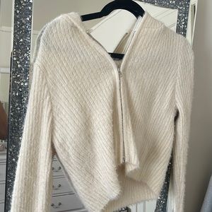 Extremely soft, slightly cropped sweater with hood